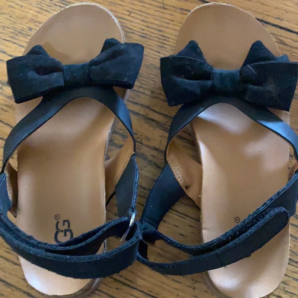 Kids uggs sandals